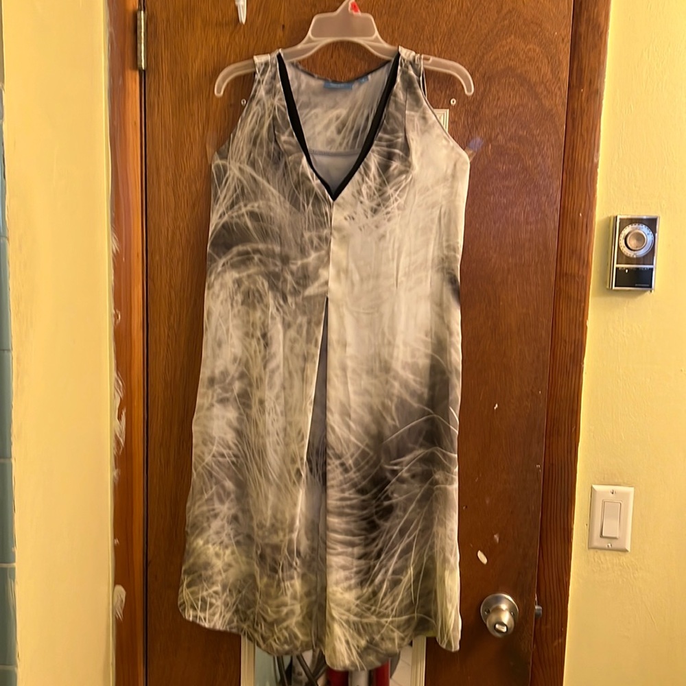👗 Vera Wang dress with liner and side pockets size Small EUC